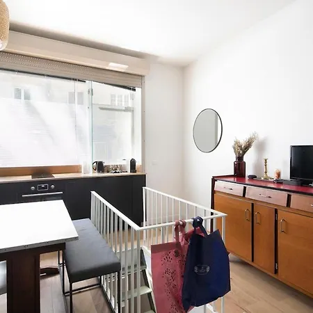 Studio In Montmartre-2